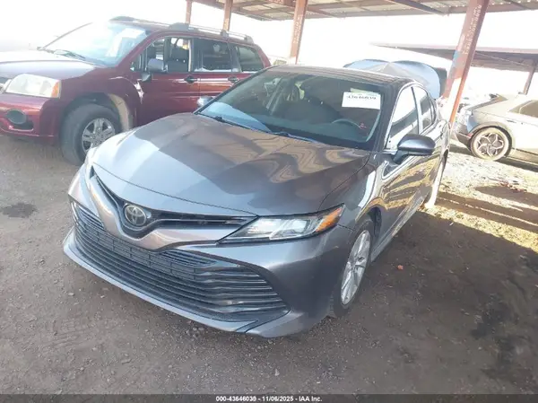 4T1B11HK1KU800301 2019 TOYOTA CAMRY - Image 2