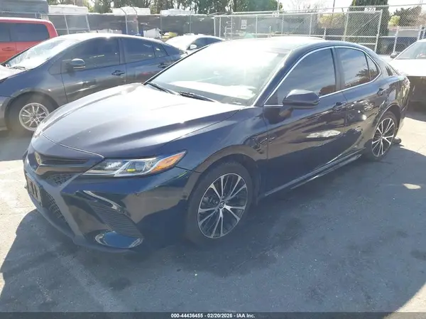 4T1B11HK1KU806695 2019 TOYOTA CAMRY - Image 2