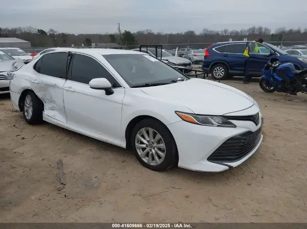 4T1B11HK1KU807183 2019 TOYOTA CAMRY - Image 1