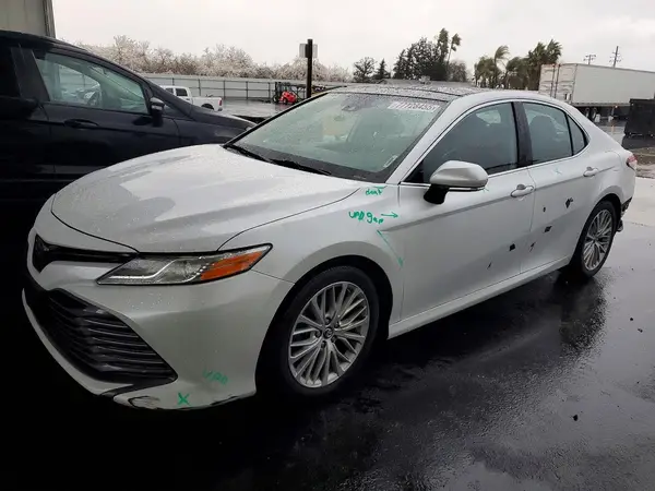 4T1B11HK1KU808995 2019 TOYOTA CAMRY - Image 1