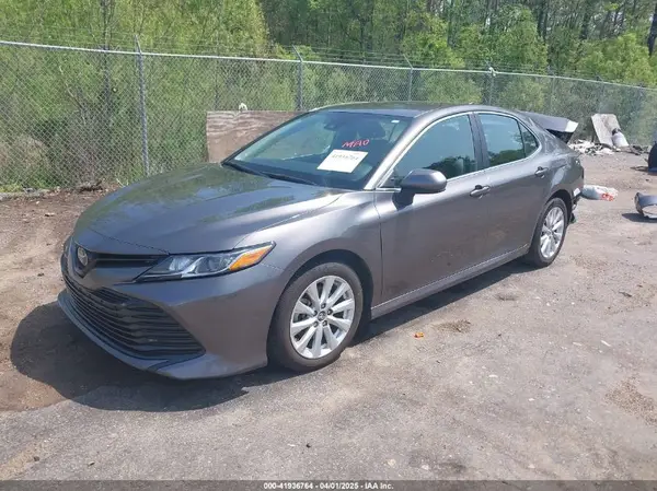 4T1B11HK1KU816014 2019 TOYOTA CAMRY - Image 2