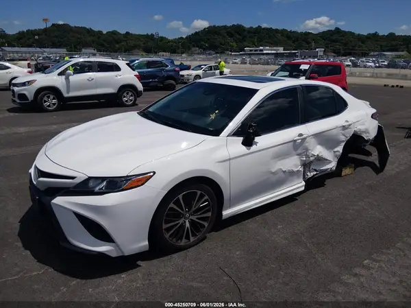 4T1B11HK1KU818099 2019 TOYOTA CAMRY - Image 2