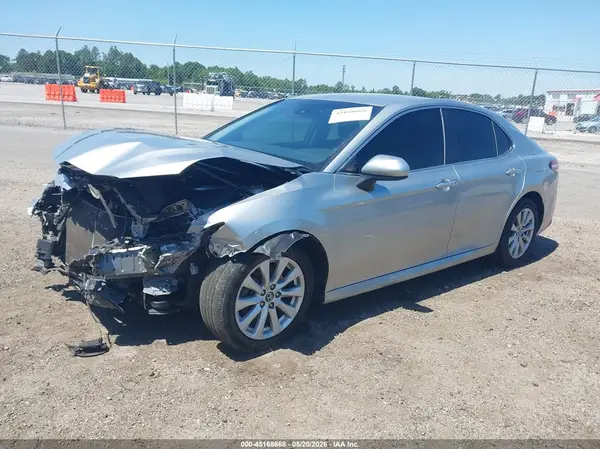 4T1B11HK1KU818927 2019 TOYOTA CAMRY - Image 2