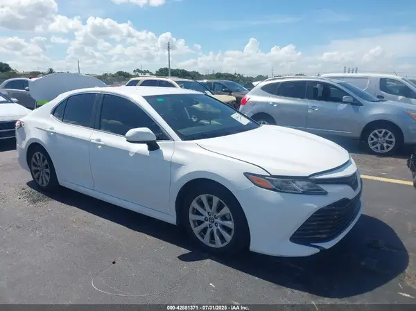 4T1B11HK1KU819933 2019 TOYOTA CAMRY - Image 1