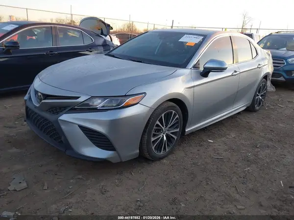 4T1B11HK1KU821326 2019 TOYOTA CAMRY - Image 2