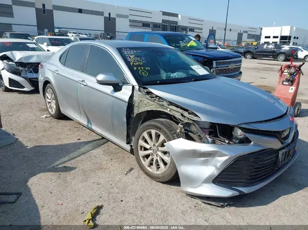 4T1B11HK1KU824940 2019 TOYOTA CAMRY - Image 1
