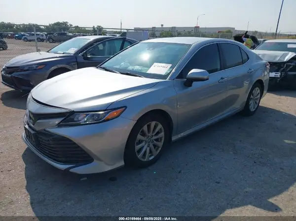 4T1B11HK1KU824940 2019 TOYOTA CAMRY - Image 2