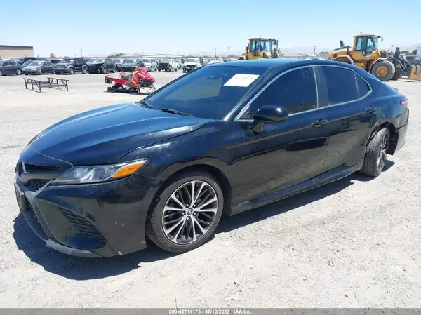 4T1B11HK1KU830575 2019 TOYOTA CAMRY - Image 2