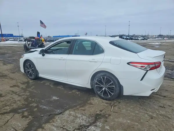 4T1B11HK1KU831225 2019 TOYOTA CAMRY - Image 2
