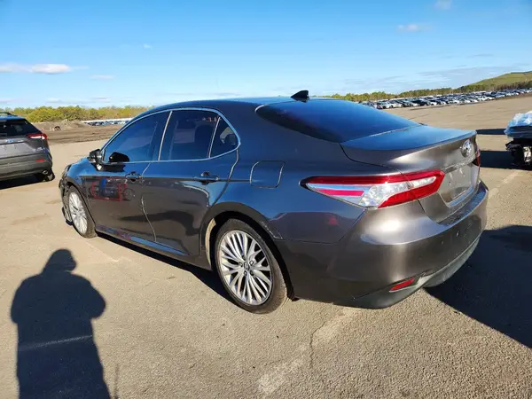 4T1B11HK1KU835260 2019 TOYOTA CAMRY - Image 2