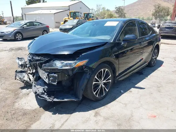 4T1B11HK1KU840524 2019 TOYOTA CAMRY - Image 2