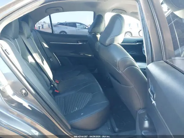 4T1B11HK1KU840586 2019 TOYOTA CAMRY - Image 8