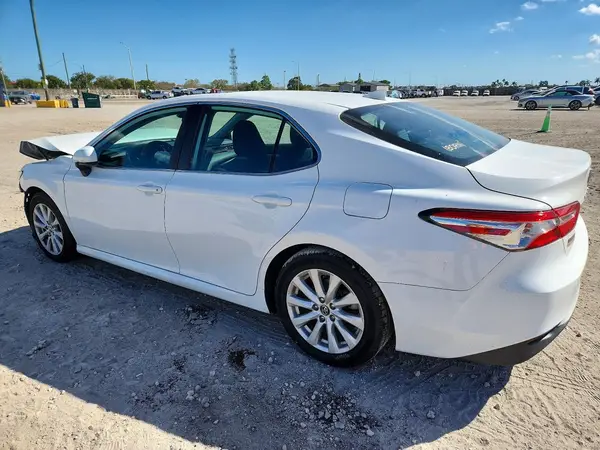 4T1B11HK1KU845335 2019 TOYOTA CAMRY - Image 2