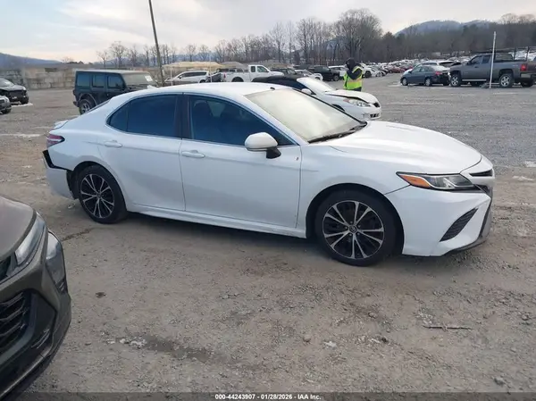 4T1B11HK1KU854715 2019 TOYOTA CAMRY - Image 1