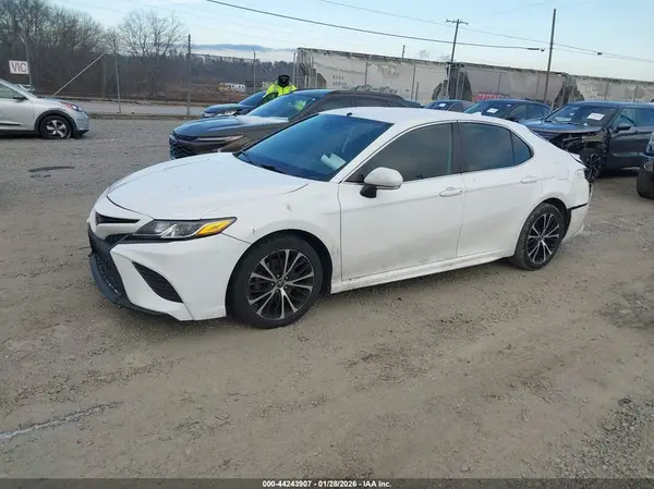 4T1B11HK1KU854715 2019 TOYOTA CAMRY - Image 2
