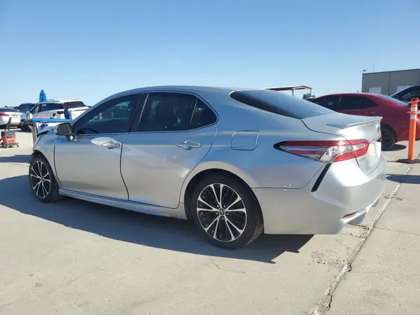 4T1B11HK2JU002582 2018 TOYOTA CAMRY - Image 2