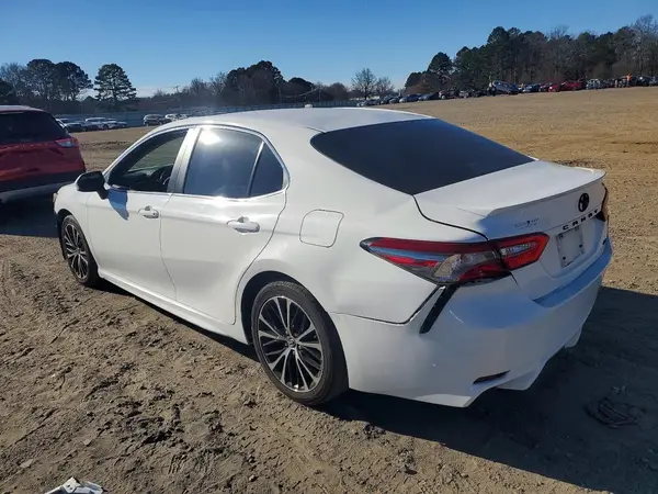 4T1B11HK2JU002954 2018 TOYOTA CAMRY - Image 2