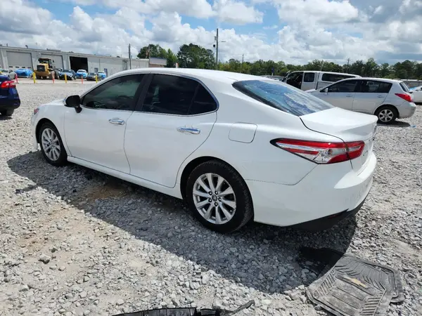 4T1B11HK2JU003571 2018 TOYOTA CAMRY - Image 2
