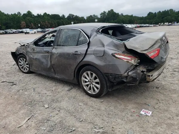 4T1B11HK2JU003960 2018 TOYOTA CAMRY - Image 2
