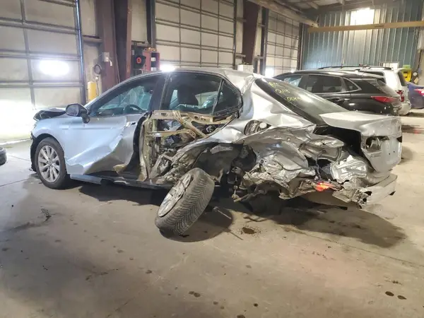 4T1B11HK2JU004140 2018 TOYOTA CAMRY - Image 2
