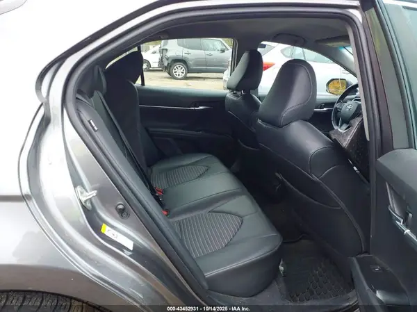 4T1B11HK2JU004462 2018 TOYOTA CAMRY - Image 8