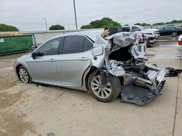4T1B11HK2JU004557 2018 TOYOTA CAMRY - Image 2