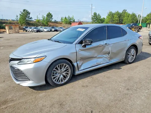4T1B11HK2JU005322 2018 TOYOTA CAMRY - Image 1