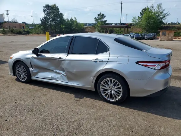 4T1B11HK2JU005322 2018 TOYOTA CAMRY - Image 2