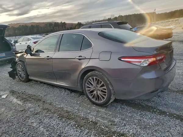 4T1B11HK2JU005868 2018 TOYOTA CAMRY - Image 2