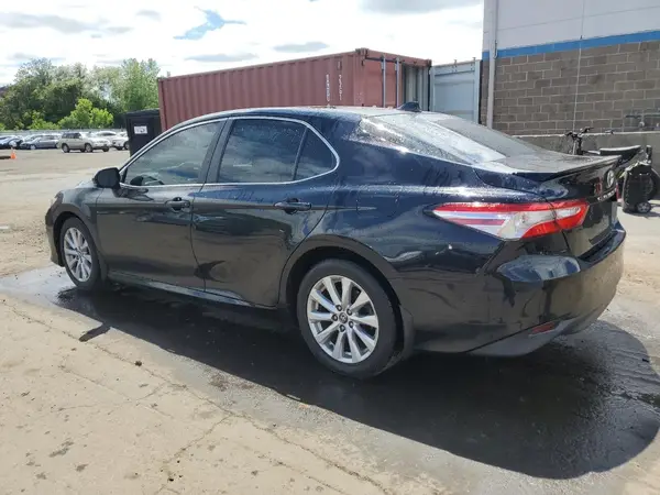 4T1B11HK2JU005966 2018 TOYOTA CAMRY - Image 2