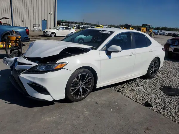 4T1B11HK2JU006387 2018 TOYOTA CAMRY - Image 1