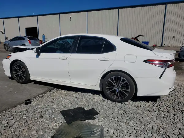 4T1B11HK2JU006387 2018 TOYOTA CAMRY - Image 2