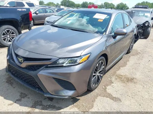 4T1B11HK2JU008740 2018 TOYOTA CAMRY - Image 2