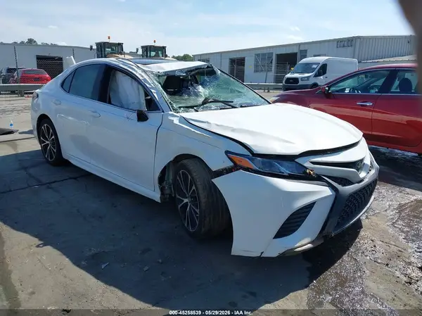 4T1B11HK2JU012870 2018 TOYOTA CAMRY - Image 1