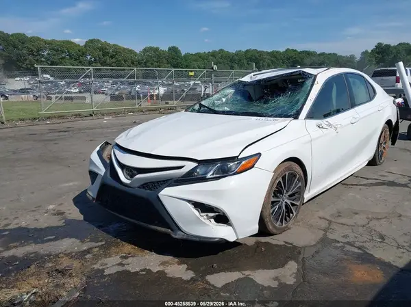 4T1B11HK2JU012870 2018 TOYOTA CAMRY - Image 2
