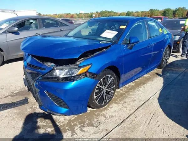 4T1B11HK2JU013985 2018 TOYOTA CAMRY - Image 2