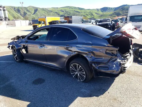 4T1B11HK2JU014053 2018 TOYOTA CAMRY - Image 2
