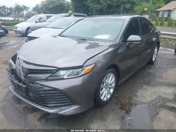 4T1B11HK2JU014215 2018 TOYOTA CAMRY - Image 2