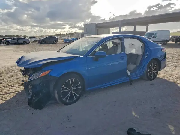 4T1B11HK2JU014750 2018 TOYOTA CAMRY - Image 1