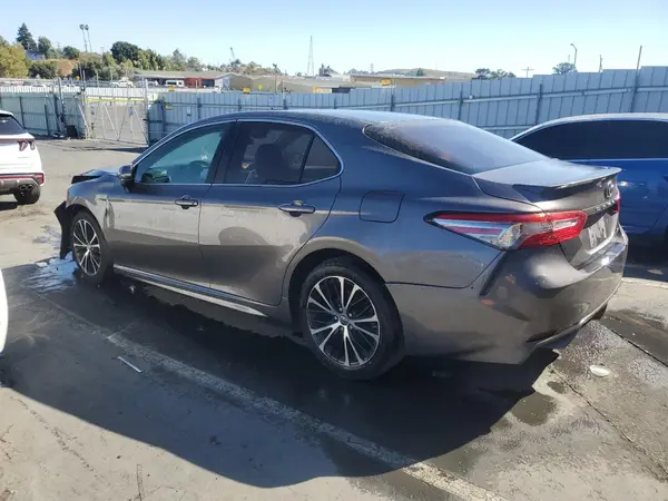 4T1B11HK2JU015090 2018 TOYOTA CAMRY - Image 2