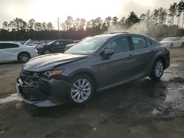 4T1B11HK2JU016739 2018 TOYOTA CAMRY - Image 1