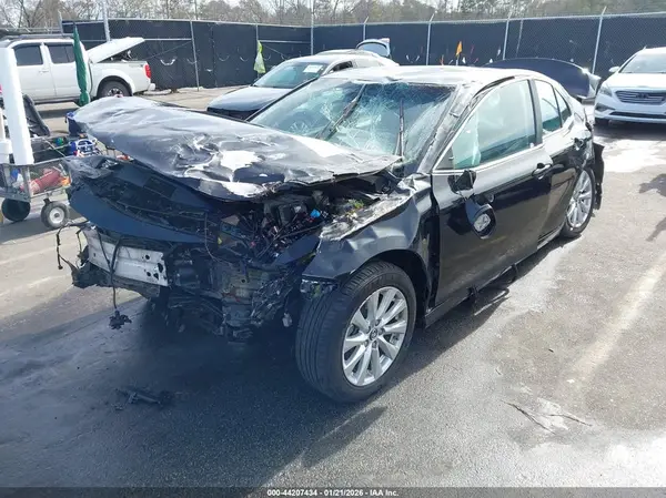 4T1B11HK2JU017826 2018 TOYOTA CAMRY - Image 2