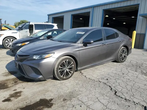 4T1B11HK2JU018393 2018 TOYOTA CAMRY - Image 1
