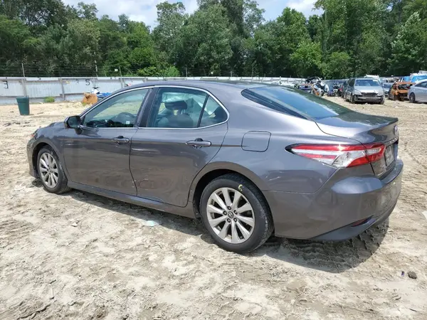 4T1B11HK2JU022055 2018 TOYOTA CAMRY - Image 2