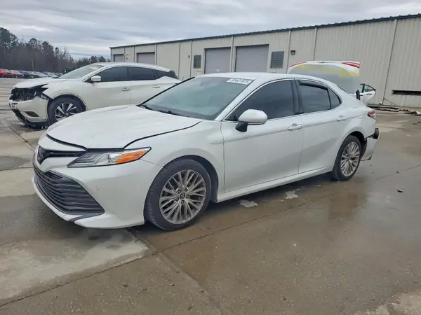 4T1B11HK2JU022329 2018 TOYOTA CAMRY - Image 1