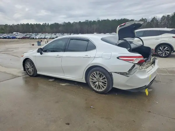 4T1B11HK2JU022329 2018 TOYOTA CAMRY - Image 2