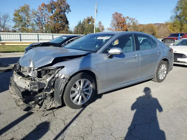 4T1B11HK2JU025859 2018 TOYOTA CAMRY - Image 1