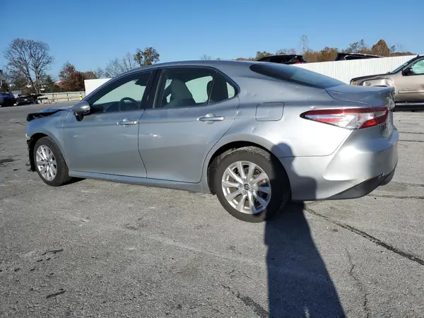 4T1B11HK2JU025859 2018 TOYOTA CAMRY - Image 2