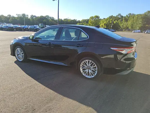 4T1B11HK2JU026994 2018 TOYOTA CAMRY - Image 2