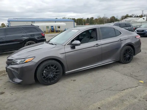 4T1B11HK2JU028177 2018 TOYOTA CAMRY - Image 1